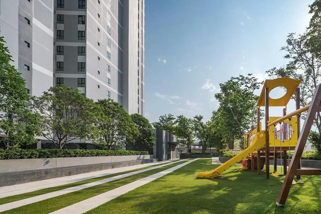 Sea View 2 Bed At Excellent Location Apartment Pattaya