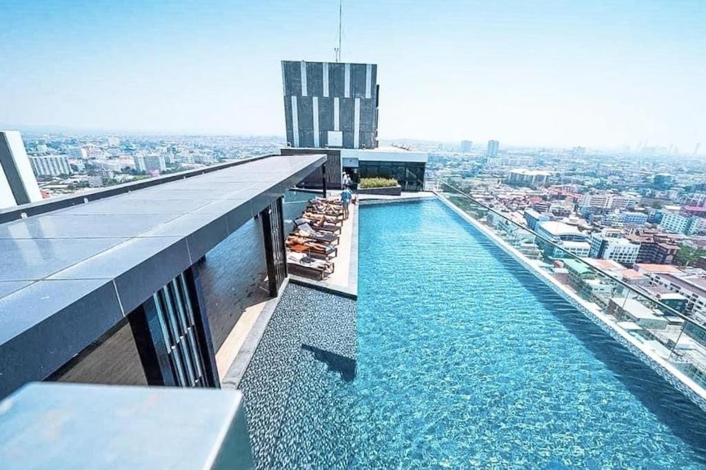Sea View 2 Bed At Excellent Location Apartment *